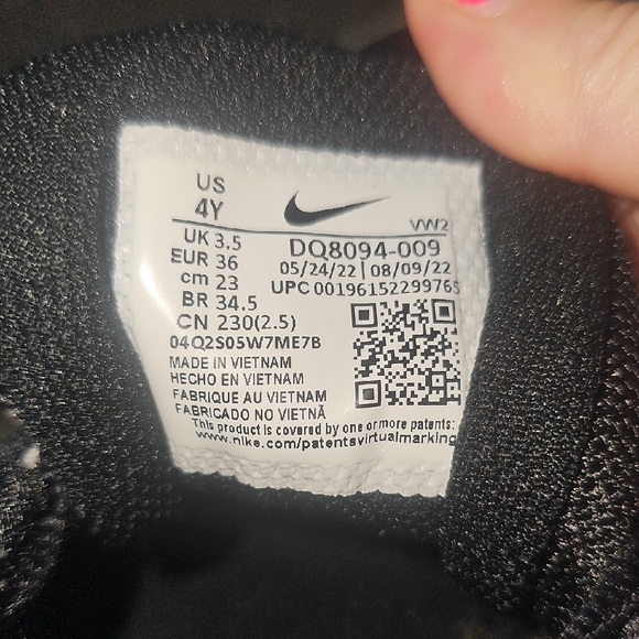 Nike Kyrie Flytrap 6 Boys Youth Size 4 Low Basketball Shoes - Picture 5 of 5